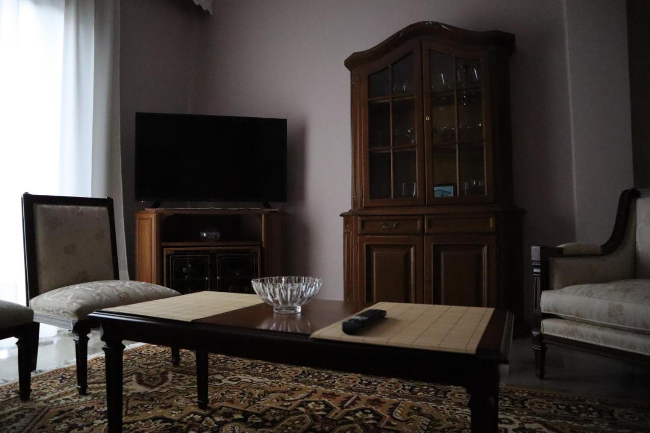 Fofi's Place Apartment *