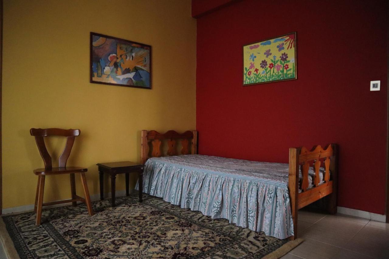 Fofi's Place Apartment *